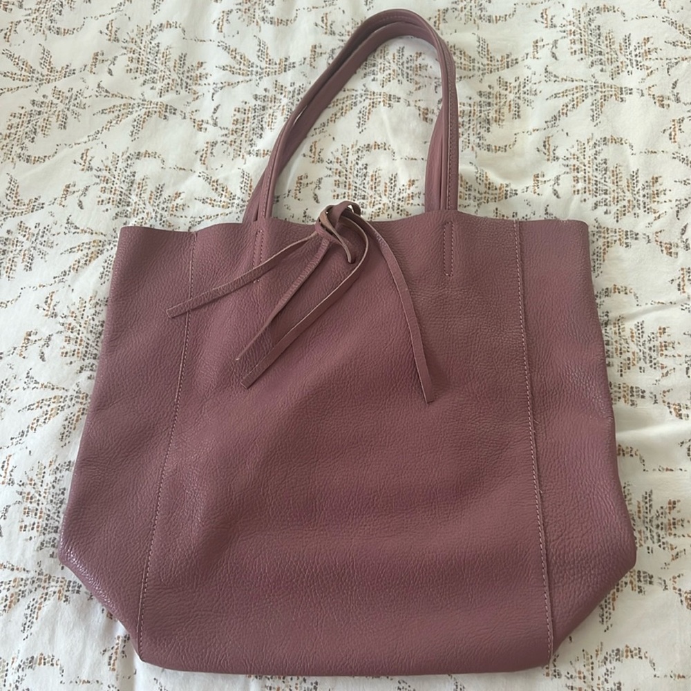 Leather tote bag